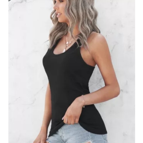 ♥️New boutique basic tank White and Black available - Picture 12 of 16